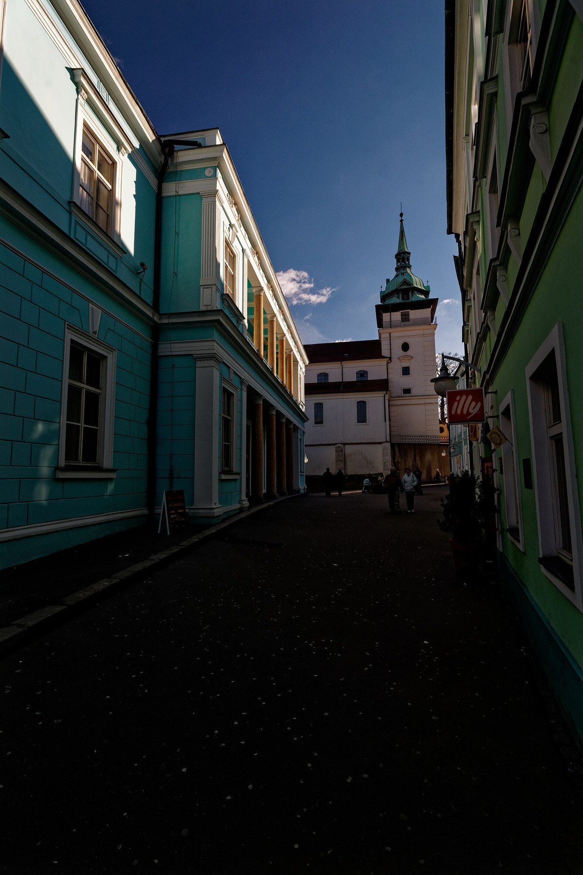 Lázeňská ulice s kostelem sv. Jana Křtitele